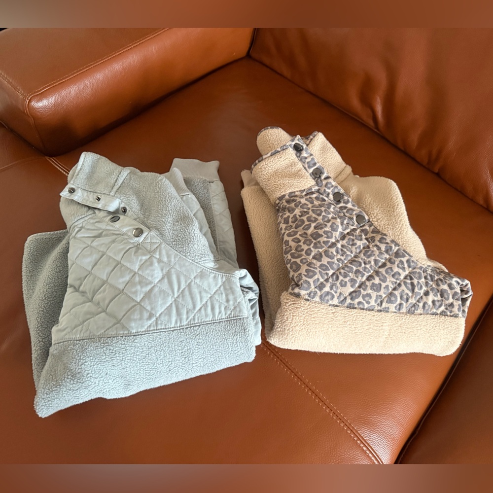 Abercrombie Set of 2 Fleece Pullovers Button Quilted Cheetah Light Blue Lot